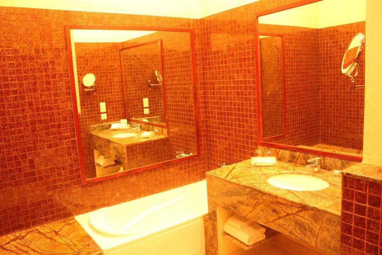 Ramada By Wyndham Jaipur Jaisinghpura Hotel Eksteriør billede