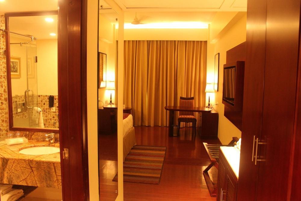 Ramada By Wyndham Jaipur Jaisinghpura Hotel Eksteriør billede
