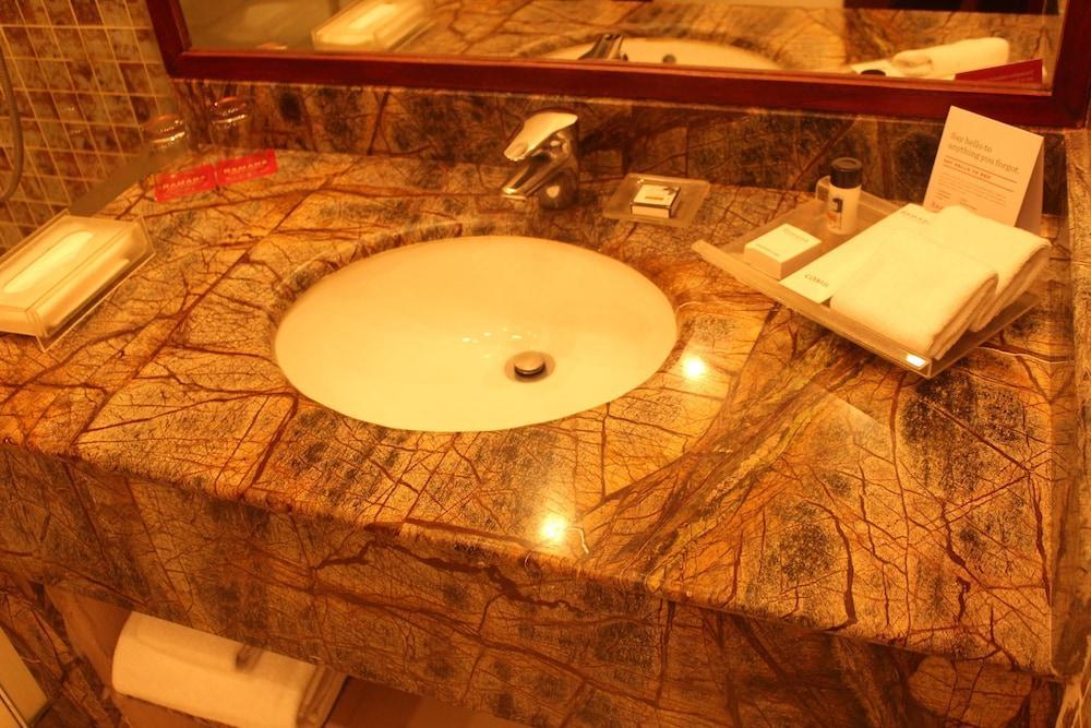 Ramada By Wyndham Jaipur Jaisinghpura Hotel Eksteriør billede