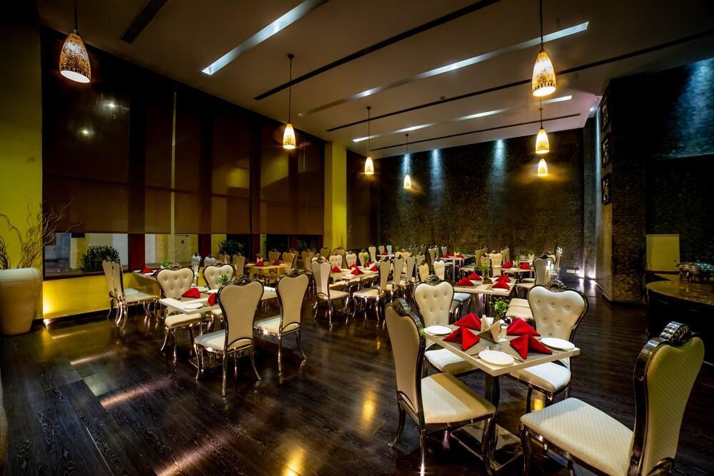 Ramada By Wyndham Jaipur Jaisinghpura Hotel Eksteriør billede