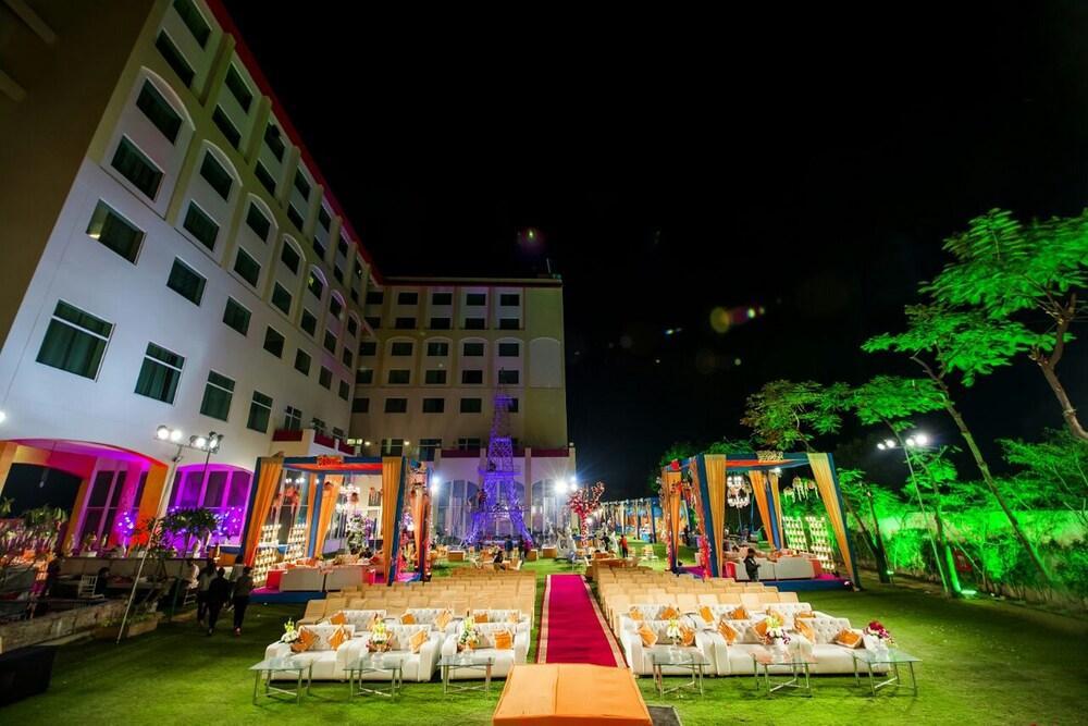 Ramada By Wyndham Jaipur Jaisinghpura Hotel Eksteriør billede