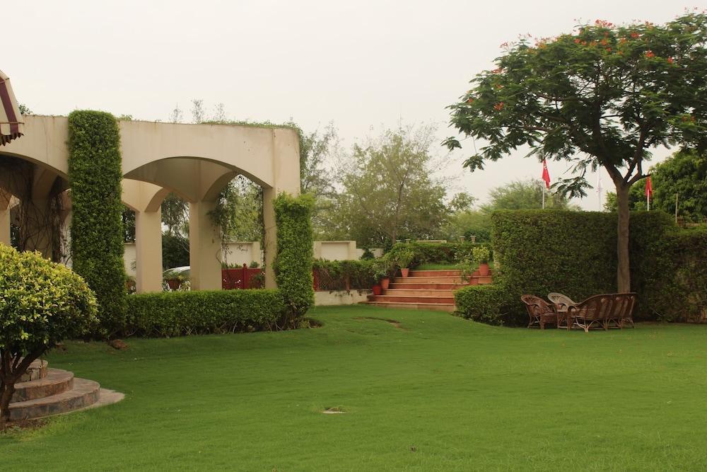 Ramada By Wyndham Jaipur Jaisinghpura Hotel Eksteriør billede