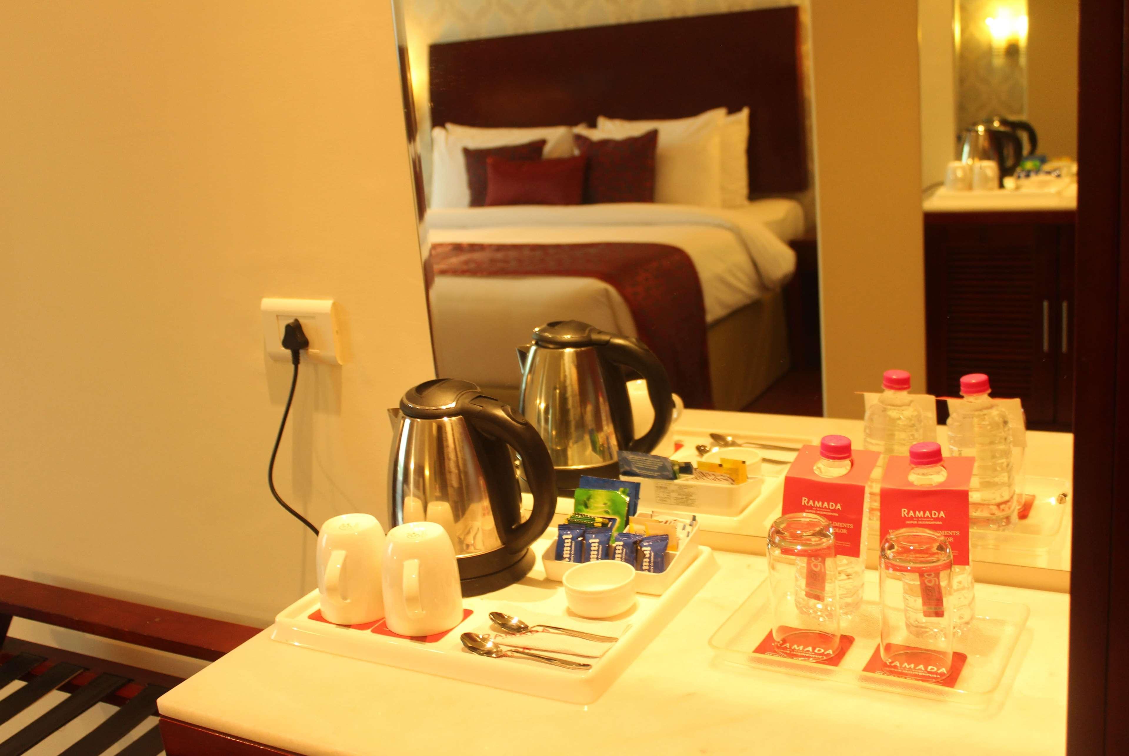 Ramada By Wyndham Jaipur Jaisinghpura Hotel Eksteriør billede