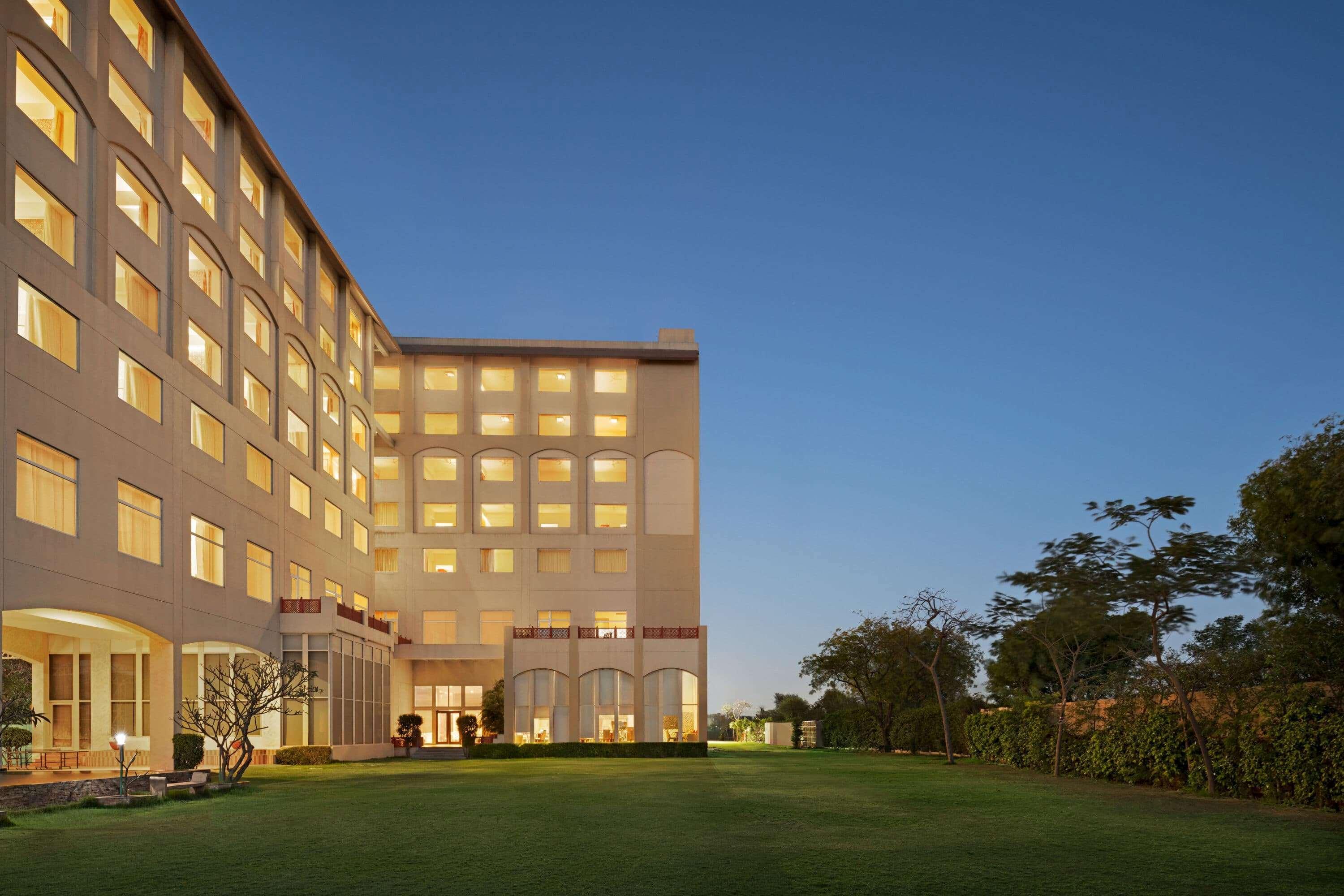 Ramada By Wyndham Jaipur Jaisinghpura Hotel Eksteriør billede