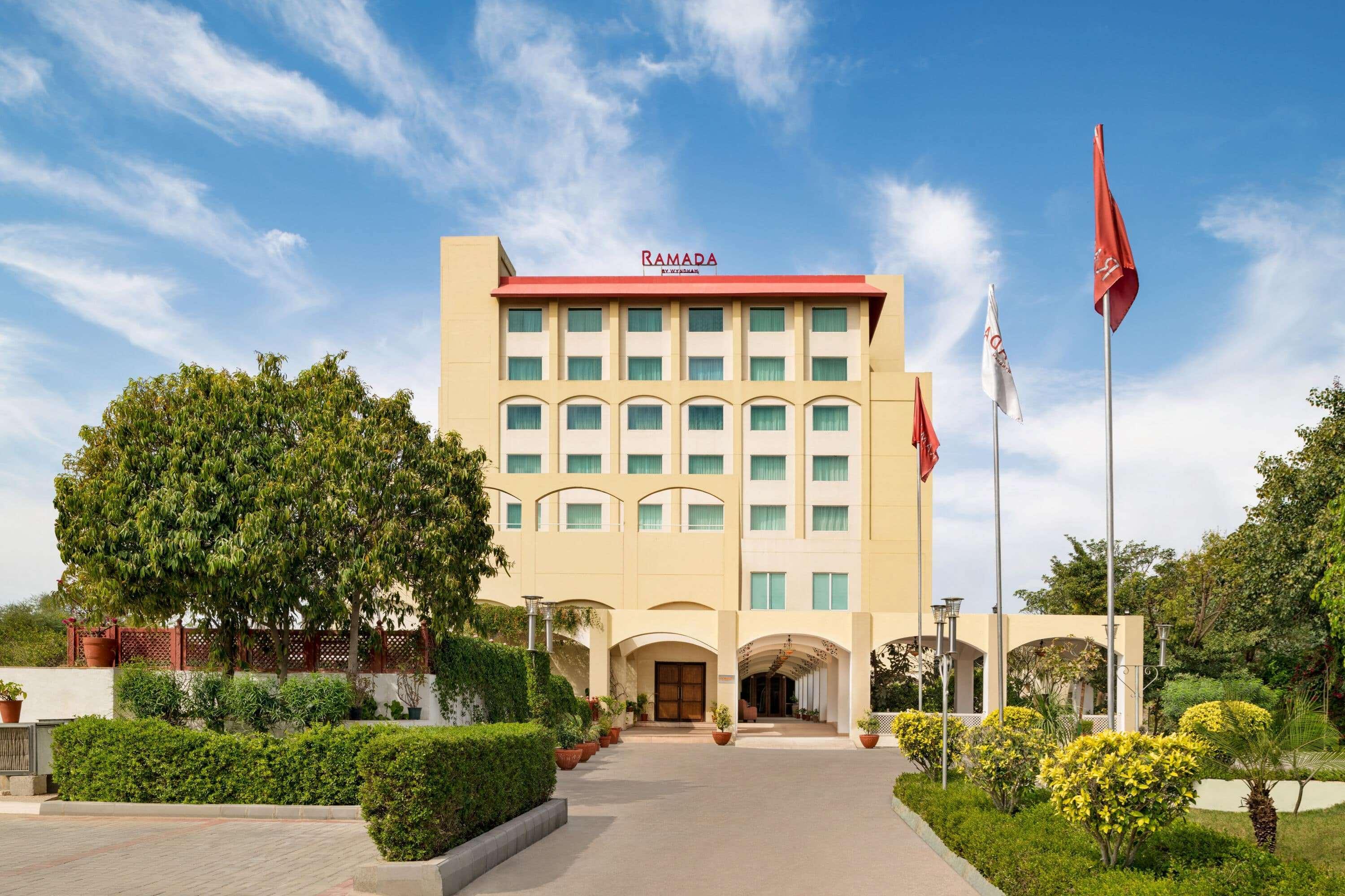 Ramada By Wyndham Jaipur Jaisinghpura Hotel Eksteriør billede