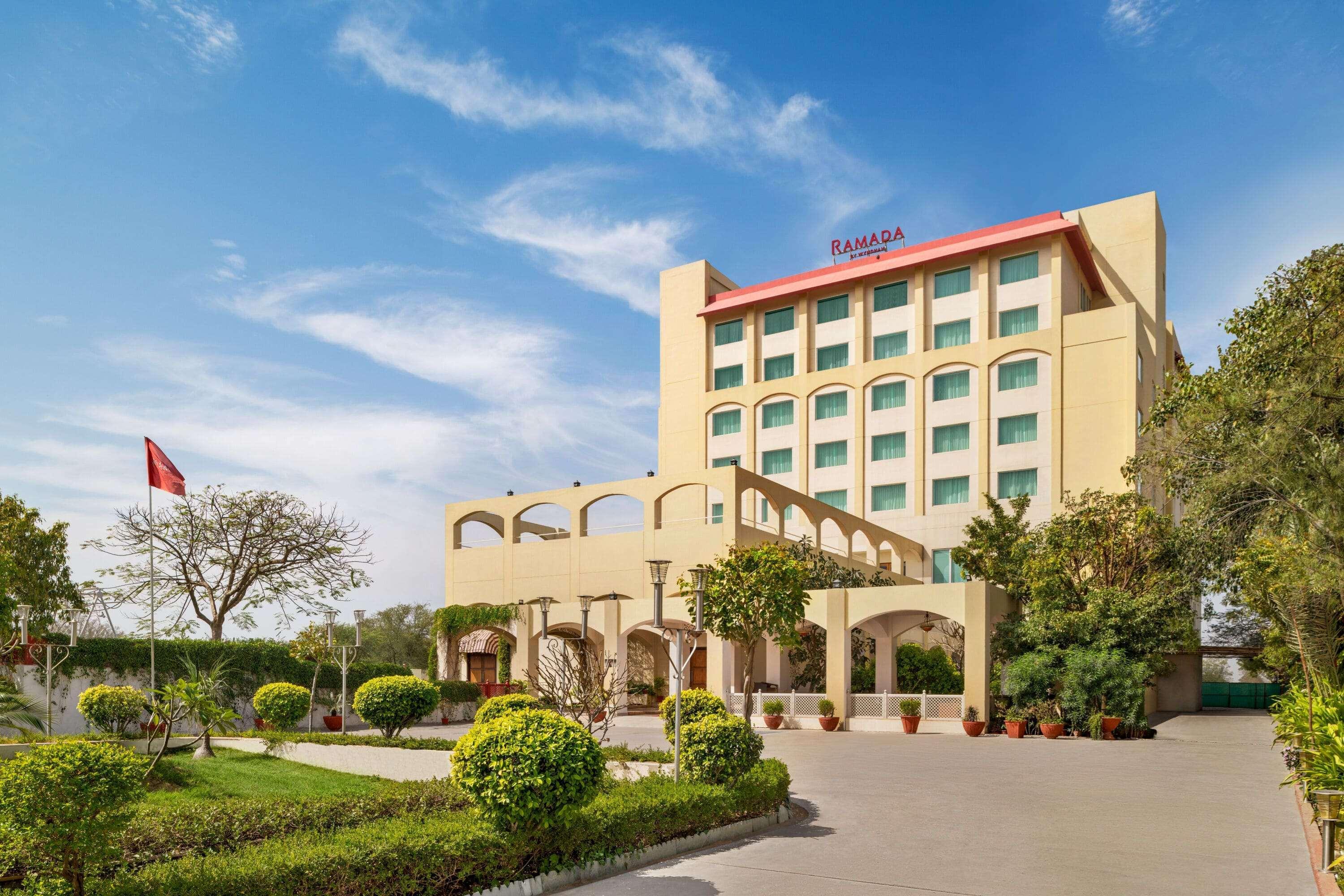 Ramada By Wyndham Jaipur Jaisinghpura Hotel Eksteriør billede