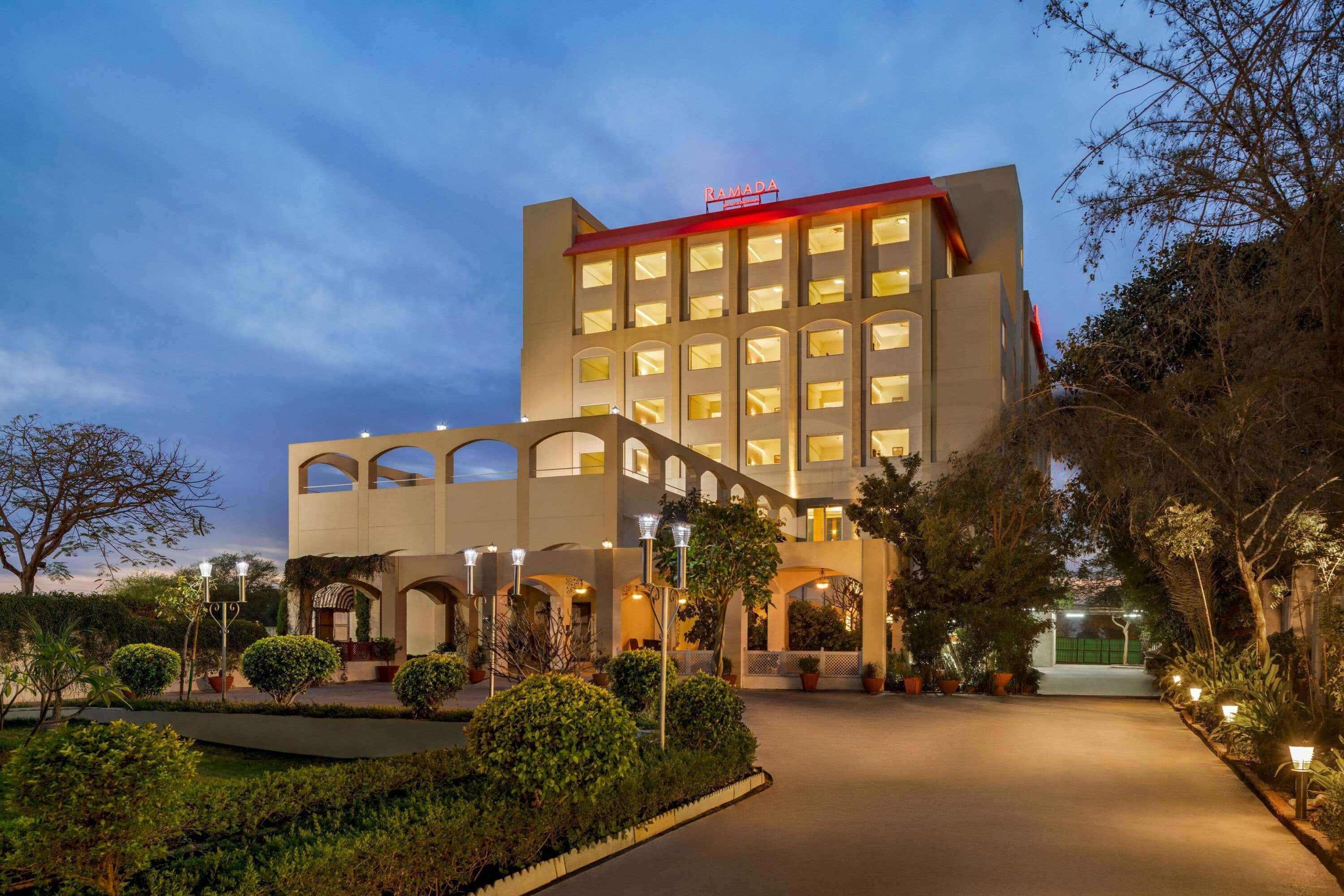 Ramada By Wyndham Jaipur Jaisinghpura Hotel Eksteriør billede