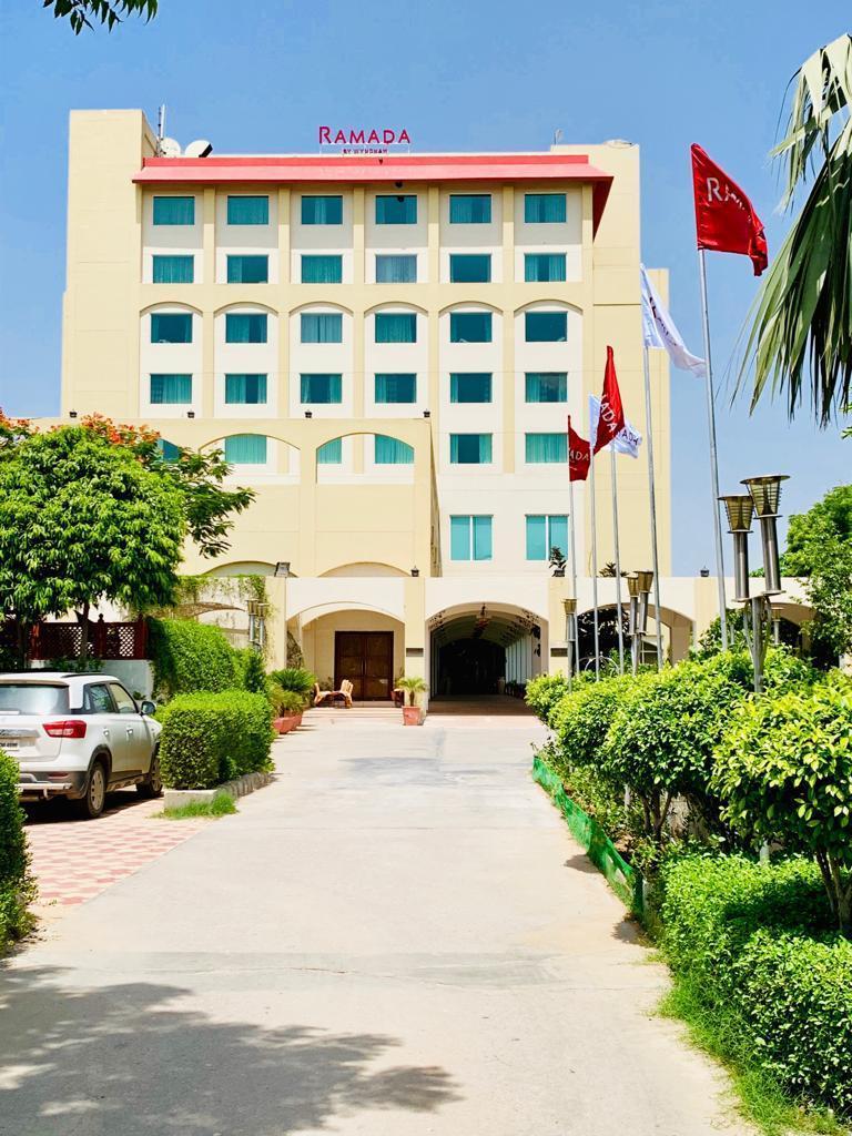 Ramada By Wyndham Jaipur Jaisinghpura Hotel Eksteriør billede
